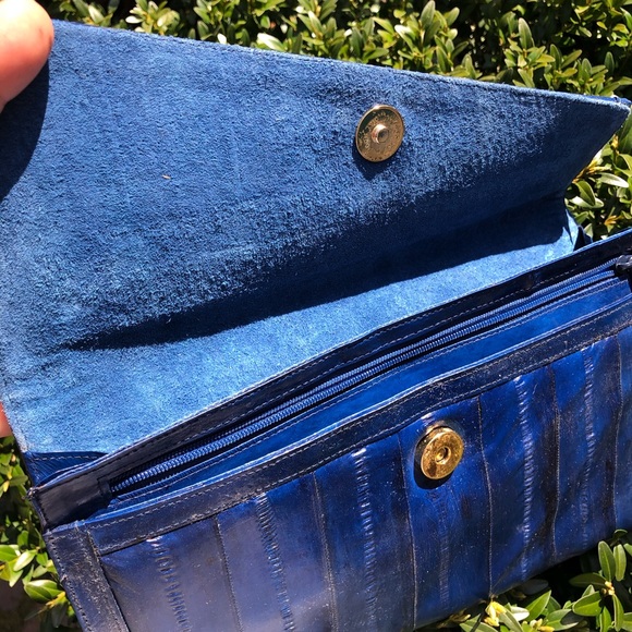 Electric blue eel skin clutch - Picture 2 of 3